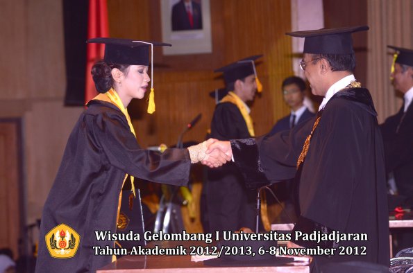 wisuda-unpad-gel-i-ta-2012_2013-fakultas-ekonomi-dan-bisnis-oleh-rektor-277