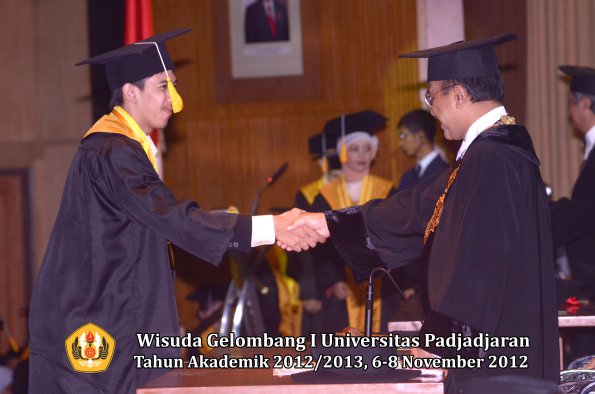 wisuda-unpad-gel-i-ta-2012_2013-fakultas-ekonomi-dan-bisnis-oleh-rektor-278