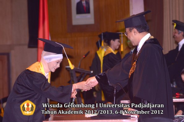 wisuda-unpad-gel-i-ta-2012_2013-fakultas-ekonomi-dan-bisnis-oleh-rektor-279