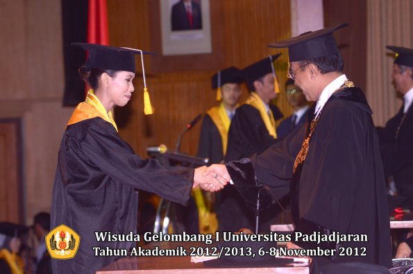 wisuda-unpad-gel-i-ta-2012_2013-fakultas-ekonomi-dan-bisnis-oleh-rektor-280