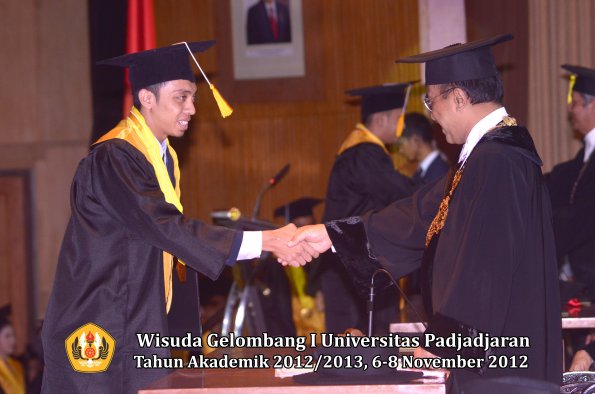 wisuda-unpad-gel-i-ta-2012_2013-fakultas-ekonomi-dan-bisnis-oleh-rektor-281