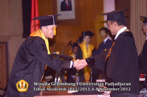 wisuda-unpad-gel-i-ta-2012_2013-fakultas-ekonomi-dan-bisnis-oleh-rektor-282