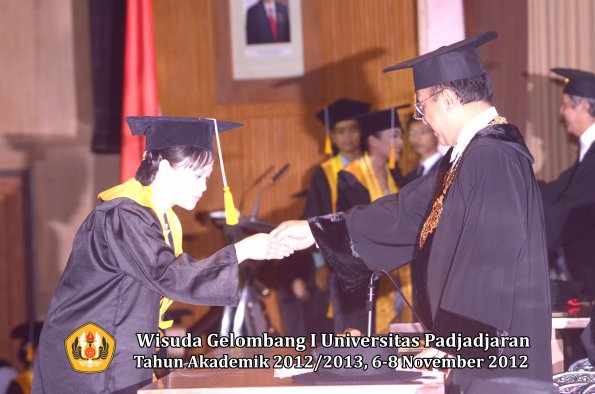 wisuda-unpad-gel-i-ta-2012_2013-fakultas-ekonomi-dan-bisnis-oleh-rektor-283