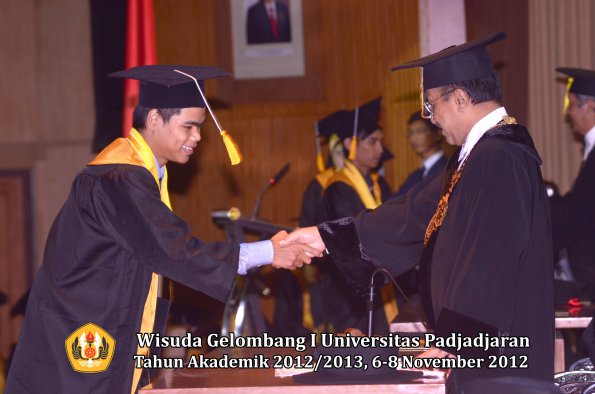 wisuda-unpad-gel-i-ta-2012_2013-fakultas-ekonomi-dan-bisnis-oleh-rektor-285