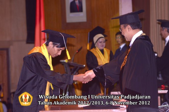 wisuda-unpad-gel-i-ta-2012_2013-fakultas-ekonomi-dan-bisnis-oleh-rektor-286