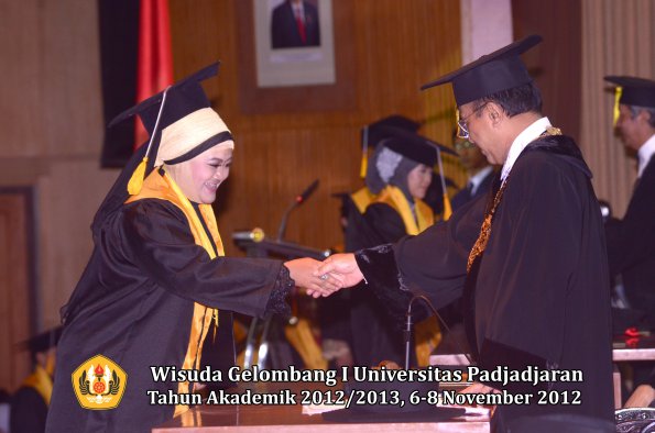 wisuda-unpad-gel-i-ta-2012_2013-fakultas-ekonomi-dan-bisnis-oleh-rektor-287