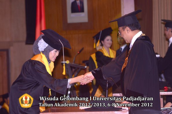 wisuda-unpad-gel-i-ta-2012_2013-fakultas-ekonomi-dan-bisnis-oleh-rektor-288