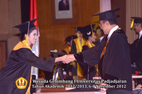 wisuda-unpad-gel-i-ta-2012_2013-fakultas-ekonomi-dan-bisnis-oleh-rektor-289