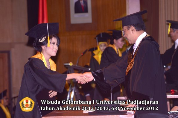 wisuda-unpad-gel-i-ta-2012_2013-fakultas-ekonomi-dan-bisnis-oleh-rektor-290