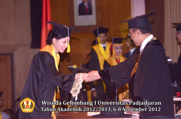 wisuda-unpad-gel-i-ta-2012_2013-fakultas-ekonomi-dan-bisnis-oleh-rektor-291