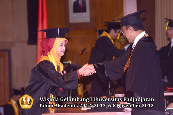 wisuda-unpad-gel-i-ta-2012_2013-fakultas-ekonomi-dan-bisnis-oleh-rektor-292