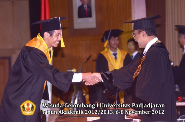 wisuda-unpad-gel-i-ta-2012_2013-fakultas-ekonomi-dan-bisnis-oleh-rektor-293