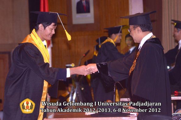 wisuda-unpad-gel-i-ta-2012_2013-fakultas-ekonomi-dan-bisnis-oleh-rektor-294