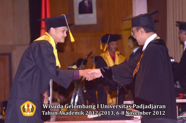 wisuda-unpad-gel-i-ta-2012_2013-fakultas-ekonomi-dan-bisnis-oleh-rektor-295