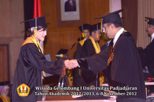 wisuda-unpad-gel-i-ta-2012_2013-fakultas-ekonomi-dan-bisnis-oleh-rektor-297