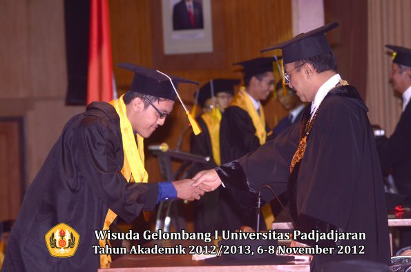 wisuda-unpad-gel-i-ta-2012_2013-fakultas-ekonomi-dan-bisnis-oleh-rektor-298