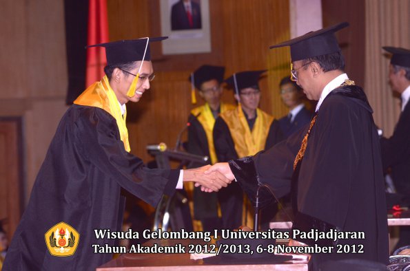 wisuda-unpad-gel-i-ta-2012_2013-fakultas-ekonomi-dan-bisnis-oleh-rektor-299