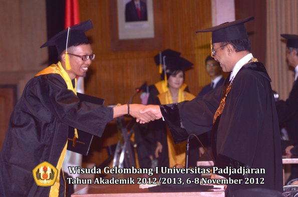 wisuda-unpad-gel-i-ta-2012_2013-fakultas-ekonomi-dan-bisnis-oleh-rektor-301