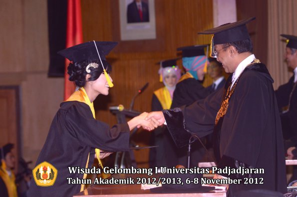 wisuda-unpad-gel-i-ta-2012_2013-fakultas-ekonomi-dan-bisnis-oleh-rektor-302