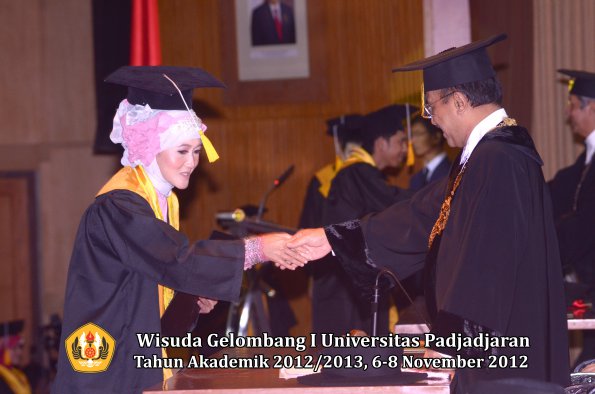 wisuda-unpad-gel-i-ta-2012_2013-fakultas-ekonomi-dan-bisnis-oleh-rektor-304