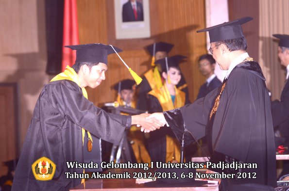 wisuda-unpad-gel-i-ta-2012_2013-fakultas-ekonomi-dan-bisnis-oleh-rektor-305