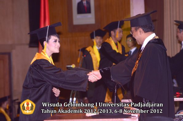 wisuda-unpad-gel-i-ta-2012_2013-fakultas-ekonomi-dan-bisnis-oleh-rektor-306