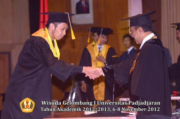 wisuda-unpad-gel-i-ta-2012_2013-fakultas-ekonomi-dan-bisnis-oleh-rektor-307