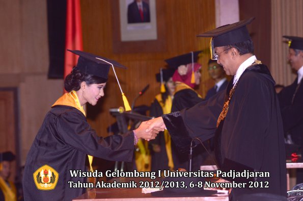 wisuda-unpad-gel-i-ta-2012_2013-fakultas-ekonomi-dan-bisnis-oleh-rektor-310