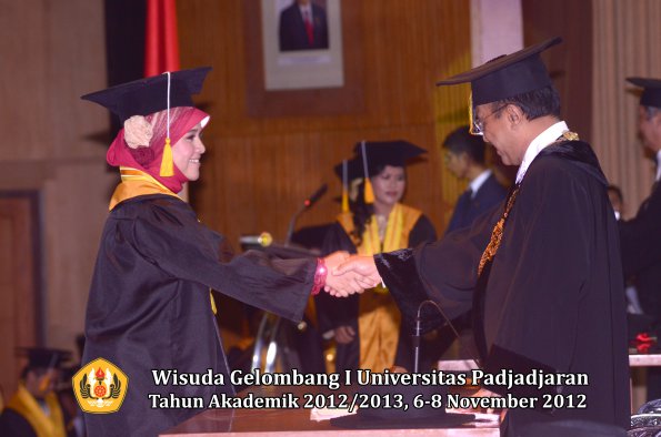 wisuda-unpad-gel-i-ta-2012_2013-fakultas-ekonomi-dan-bisnis-oleh-rektor-311