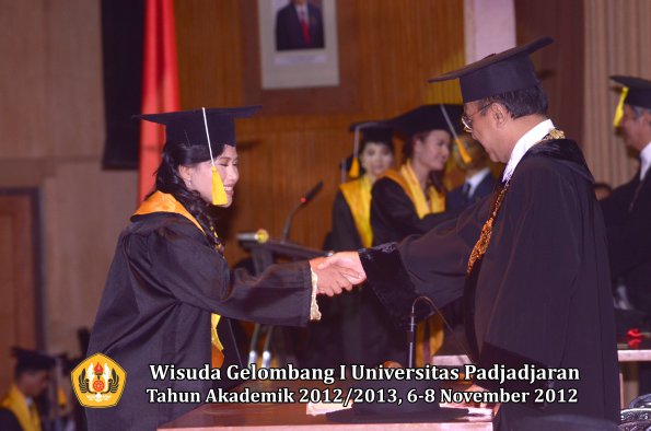 wisuda-unpad-gel-i-ta-2012_2013-fakultas-ekonomi-dan-bisnis-oleh-rektor-312