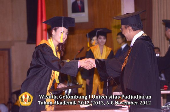 wisuda-unpad-gel-i-ta-2012_2013-fakultas-ekonomi-dan-bisnis-oleh-rektor-313