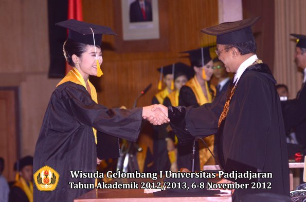 wisuda-unpad-gel-i-ta-2012_2013-fakultas-ekonomi-dan-bisnis-oleh-rektor-314