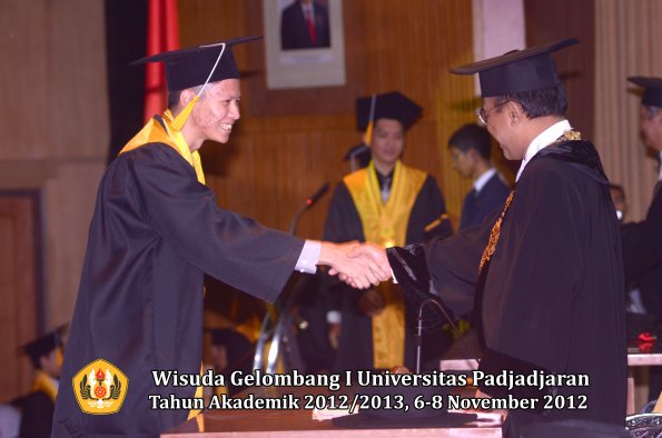 wisuda-unpad-gel-i-ta-2012_2013-fakultas-ekonomi-dan-bisnis-oleh-rektor-317