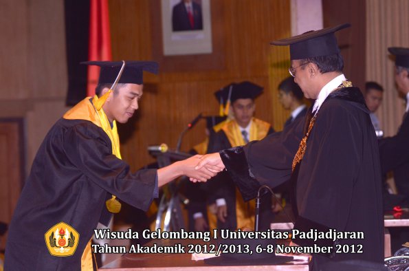 wisuda-unpad-gel-i-ta-2012_2013-fakultas-ekonomi-dan-bisnis-oleh-rektor-321