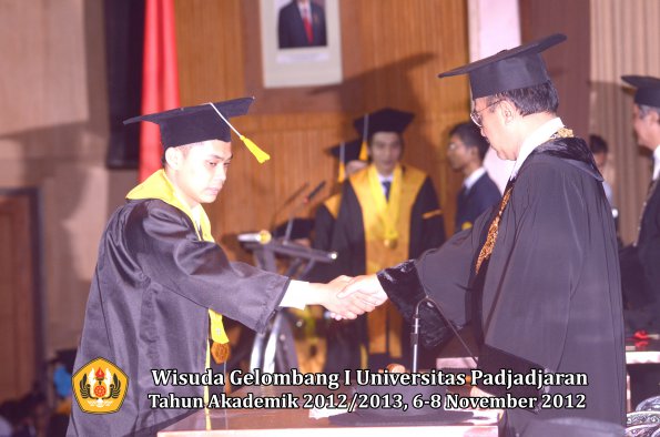 wisuda-unpad-gel-i-ta-2012_2013-fakultas-ekonomi-dan-bisnis-oleh-rektor-322