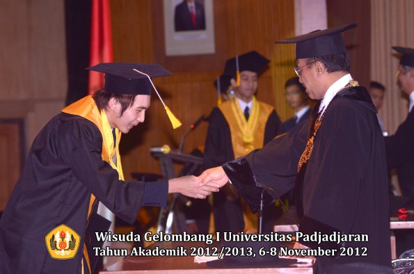 wisuda-unpad-gel-i-ta-2012_2013-fakultas-ekonomi-dan-bisnis-oleh-rektor-323