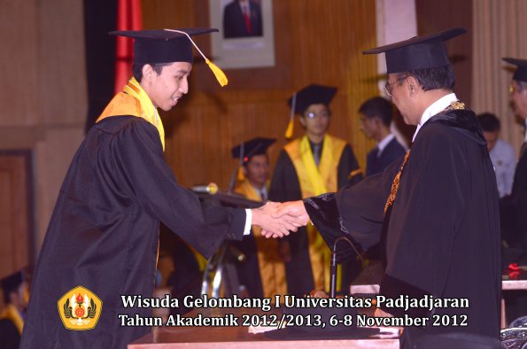 wisuda-unpad-gel-i-ta-2012_2013-fakultas-ekonomi-dan-bisnis-oleh-rektor-324