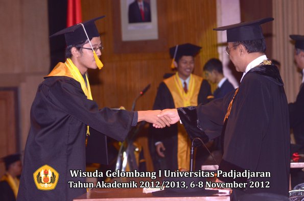 wisuda-unpad-gel-i-ta-2012_2013-fakultas-ekonomi-dan-bisnis-oleh-rektor-325