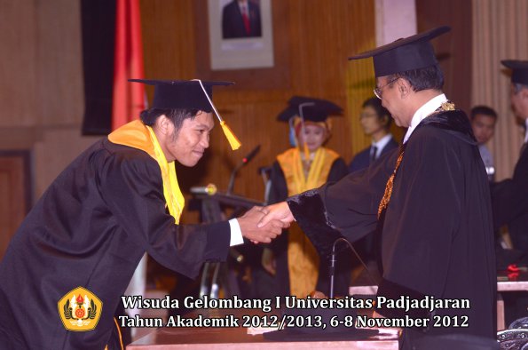 wisuda-unpad-gel-i-ta-2012_2013-fakultas-ekonomi-dan-bisnis-oleh-rektor-326