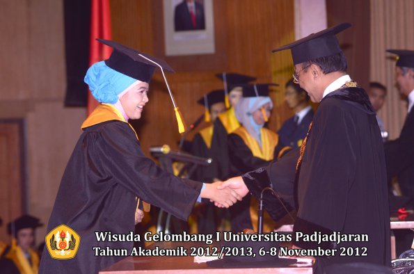 wisuda-unpad-gel-i-ta-2012_2013-fakultas-ekonomi-dan-bisnis-oleh-rektor-328