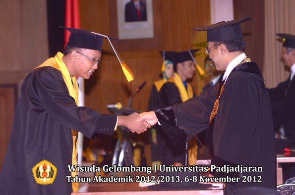 wisuda-unpad-gel-i-ta-2012_2013-fakultas-ekonomi-dan-bisnis-oleh-rektor-332