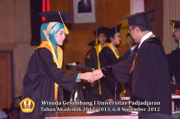 wisuda-unpad-gel-i-ta-2012_2013-fakultas-ekonomi-dan-bisnis-oleh-rektor-334