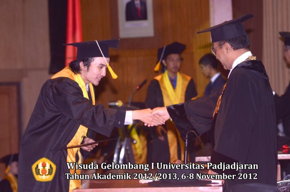 wisuda-unpad-gel-i-ta-2012_2013-fakultas-ekonomi-dan-bisnis-oleh-rektor-335