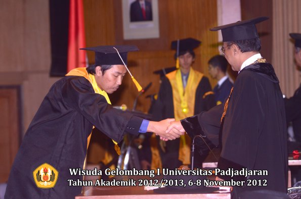 wisuda-unpad-gel-i-ta-2012_2013-fakultas-ekonomi-dan-bisnis-oleh-rektor-336