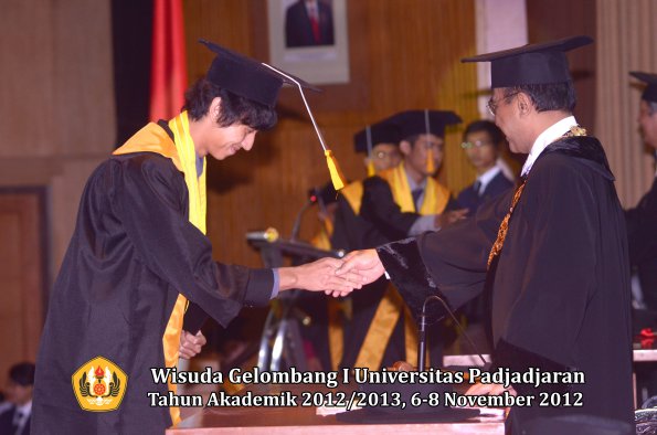 wisuda-unpad-gel-i-ta-2012_2013-fakultas-ekonomi-dan-bisnis-oleh-rektor-337