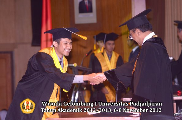 wisuda-unpad-gel-i-ta-2012_2013-fakultas-ekonomi-dan-bisnis-oleh-rektor-338