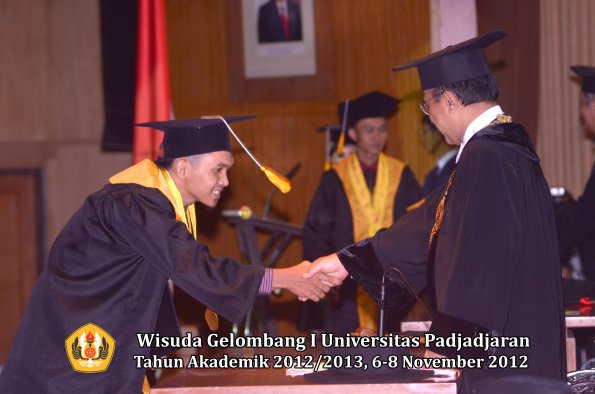 wisuda-unpad-gel-i-ta-2012_2013-fakultas-ekonomi-dan-bisnis-oleh-rektor-339