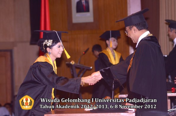 wisuda-unpad-gel-i-ta-2012_2013-fakultas-ekonomi-dan-bisnis-oleh-rektor-341