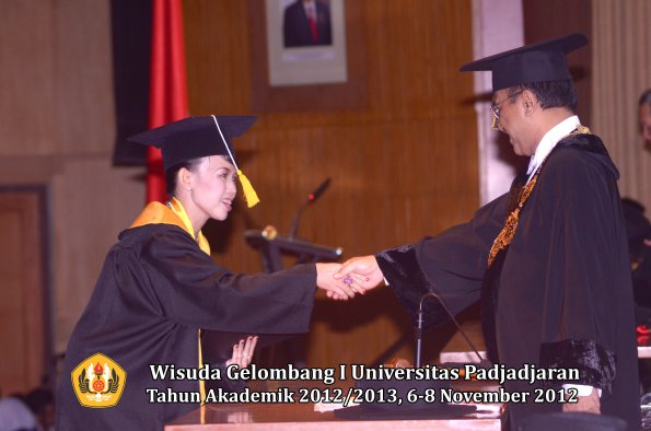 wisuda-unpad-gel-i-ta-2012_2013-fakultas-ekonomi-dan-bisnis-oleh-rektor-342