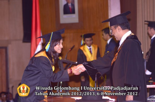 wisuda-unpad-gel-i-ta-2012_2013-fakultas-farmasi-oleh-rektor-22